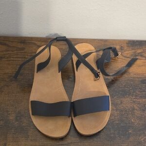 Dream Pairs Black and Tan Women's Sandals